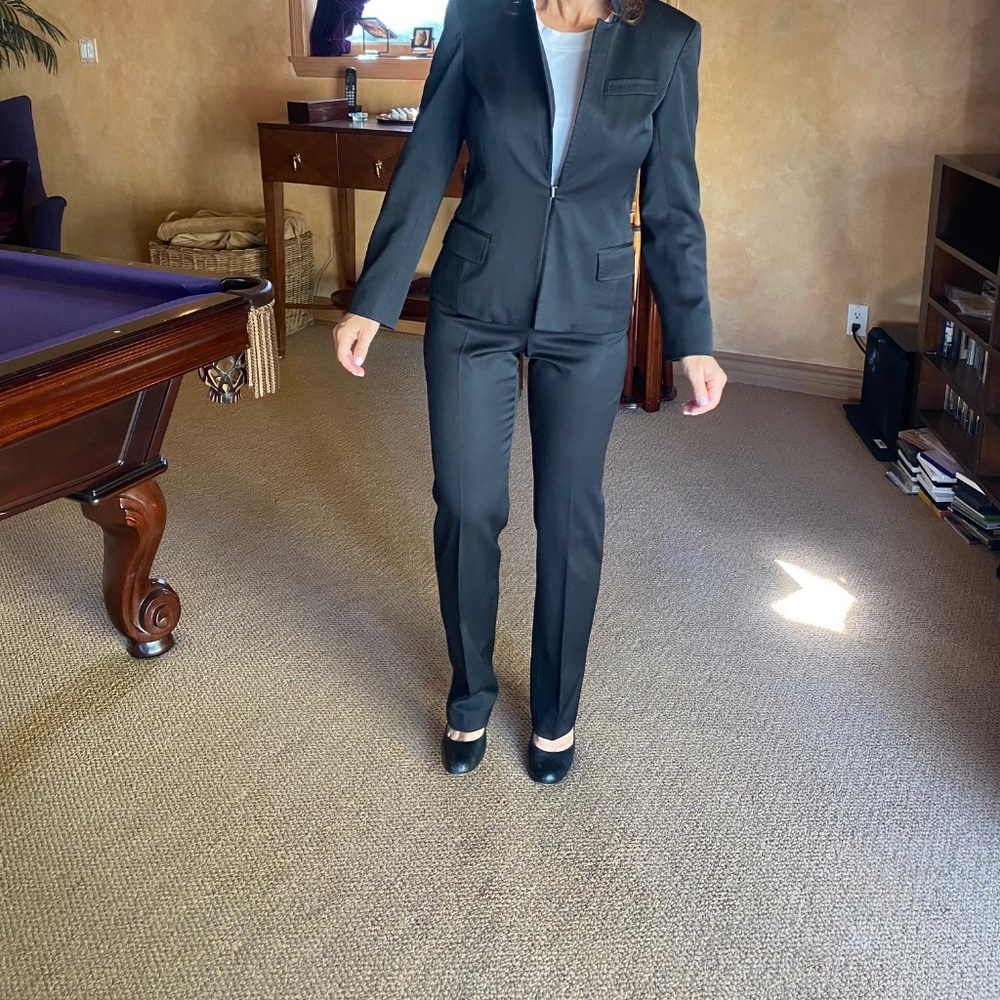 Elie Tahari Black Suit size 0